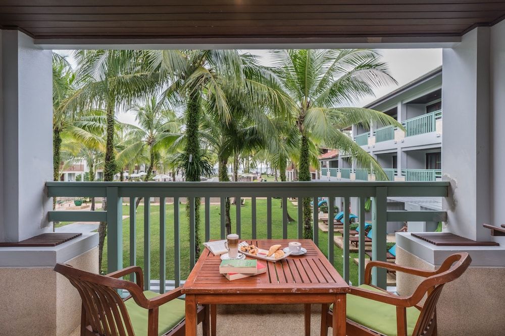 The Briza Beach Resort Khaolak Deluxe Garden with Balcony 4