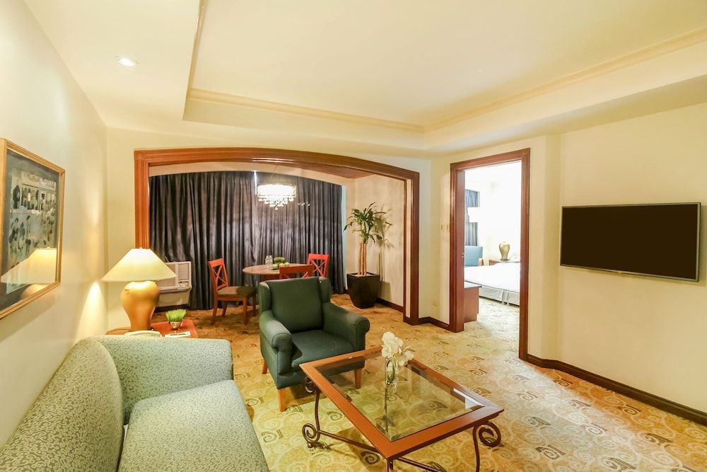 Makati Palace Hotel Executive Suite, 1 Bedroom 4