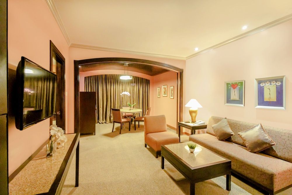 Makati Palace Hotel Executive Suite, 1 Bedroom 5