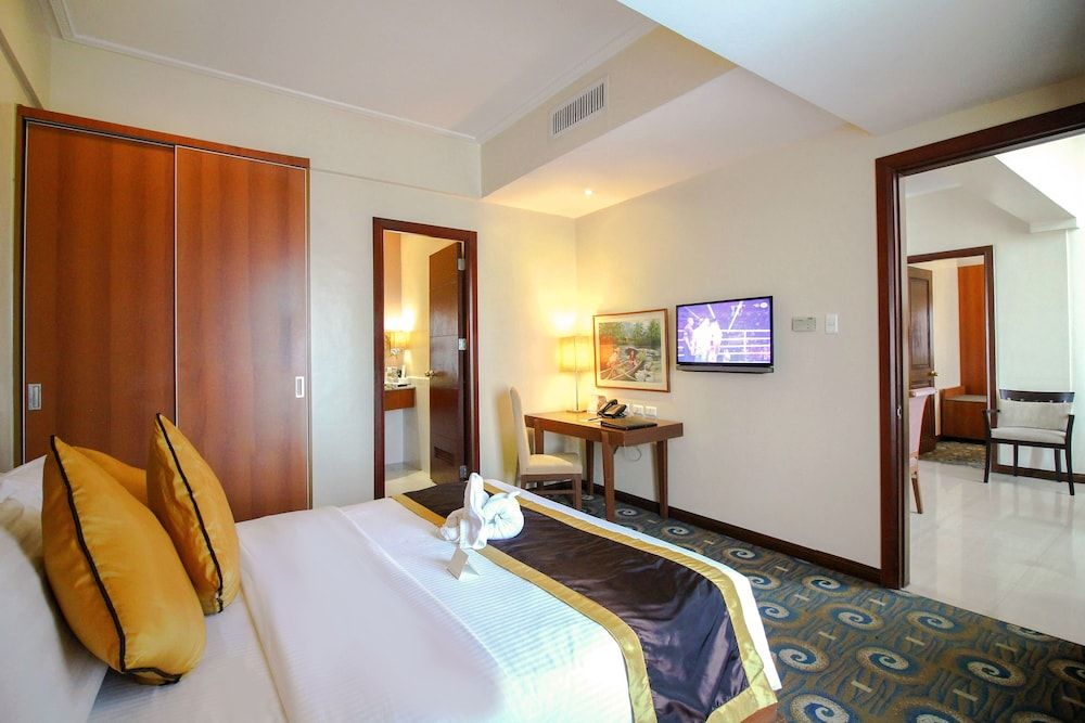 Makati Palace Hotel Presidential Suite, 2 Bedrooms 2