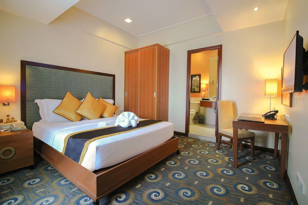 Makati Palace Hotel Presidential Suite, 2 Bedrooms 4