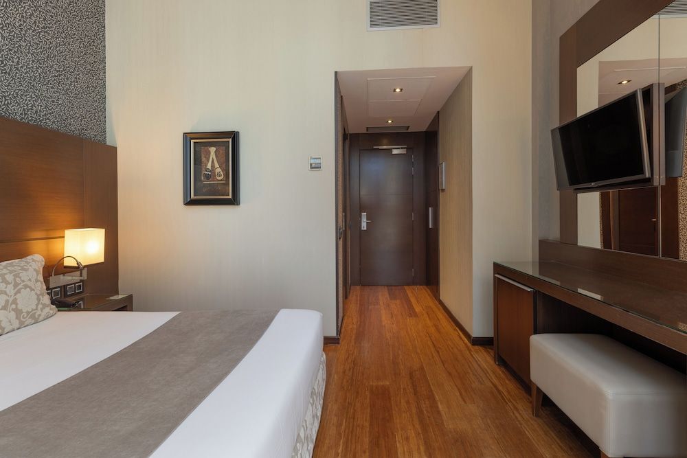 Hotel Barcelona Colonial Double Room 9