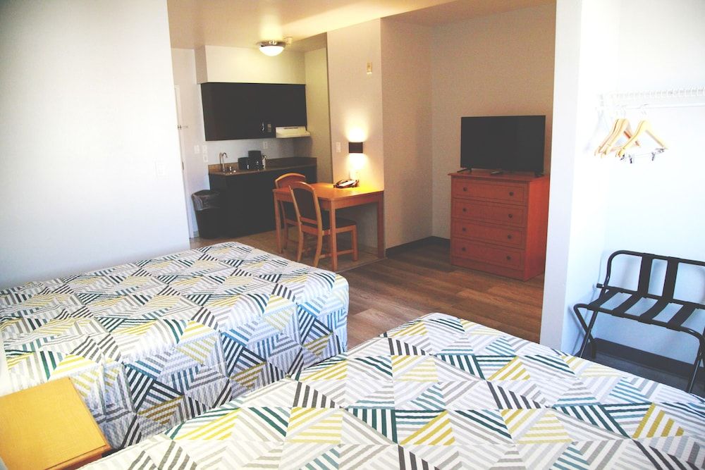 Studio 6 Bakersfield, CA Deluxe Room, 2 Double Beds, Smoking, Kitchenette 8