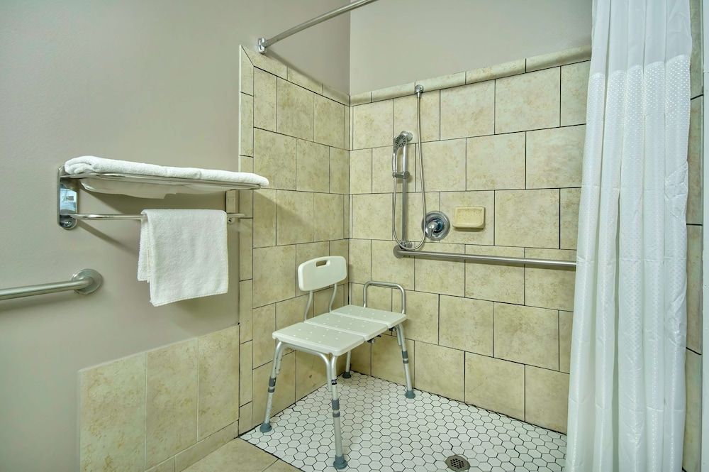 Studio 6 Bakersfield, CA Deluxe Room, 1 Queen Bed, Accessible, Non Smoking 9