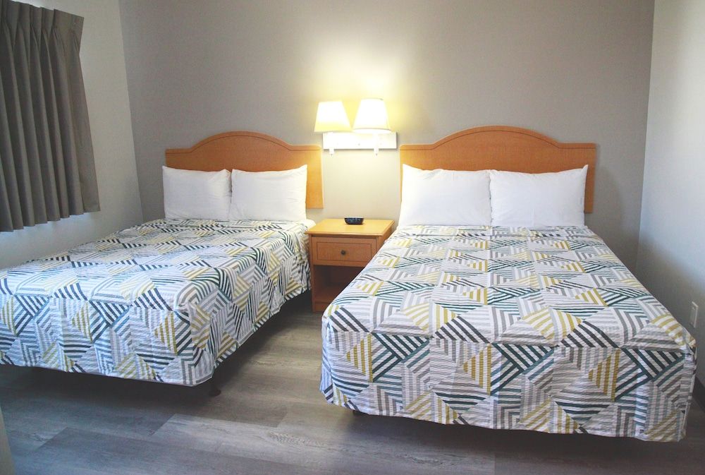 Studio 6 Bakersfield, CA Deluxe Room, 2 Double Beds, Smoking, Kitchenette 2