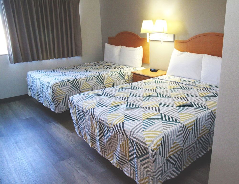 Studio 6 Bakersfield, CA Deluxe Room, 2 Double Beds, Smoking, Kitchenette 3