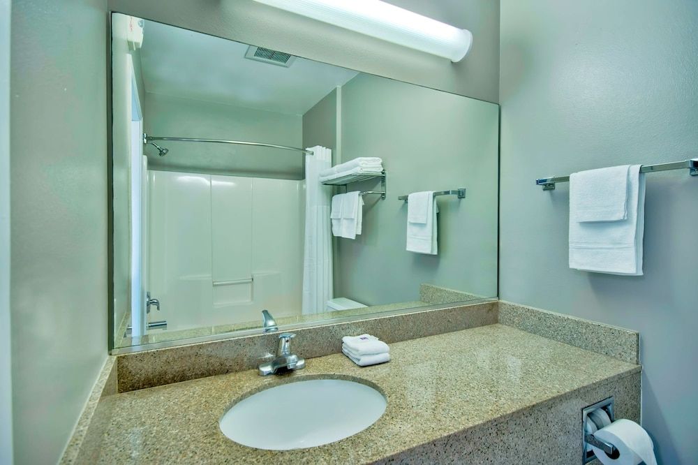 Studio 6 Bakersfield, CA Deluxe Room, 1 Queen Bed, Accessible, Non Smoking 7