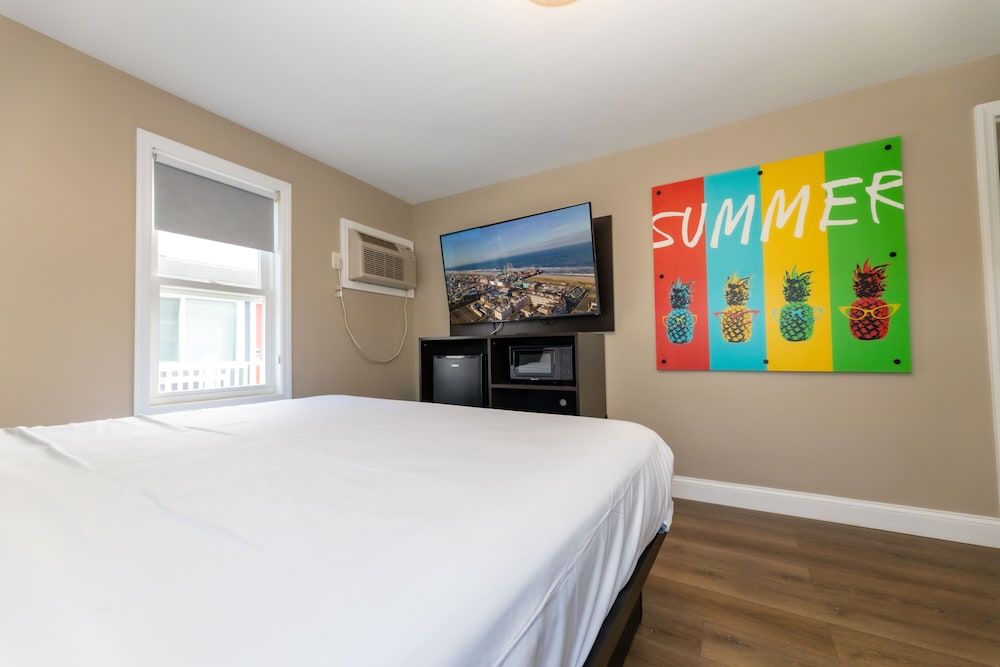 Seaside Sands Inn Deluxe Room, Multiple Beds 3