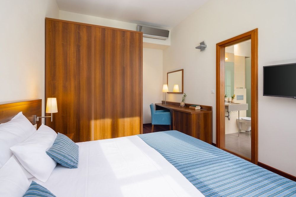 Aminess Vival Velaris Resort Premium double room with sea view balcony 3