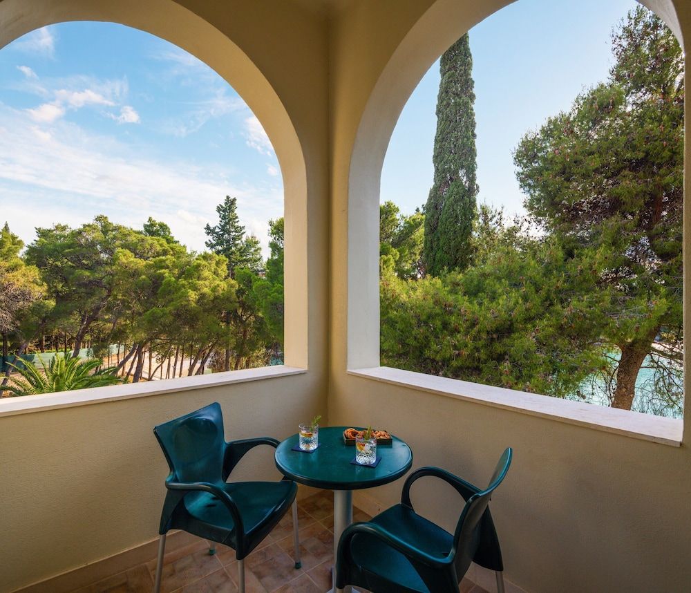 Aminess Vival Velaris Resort Premium double room with sea view balcony 4