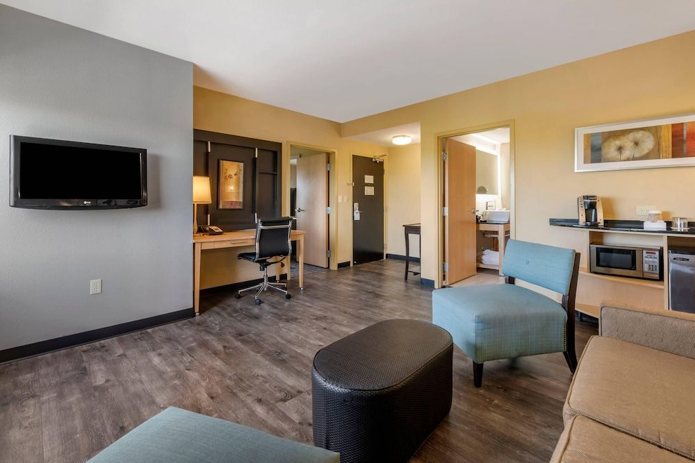 Suite, 2 Queen Beds, Non Smoking (Accesible)