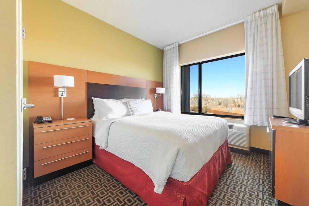 Suite, 2 Bedrooms (Mobility/Hearing Accessible, Tub)