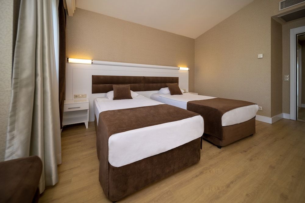 Sueno Hotels Beach Side Room Pool View Lakeside 4