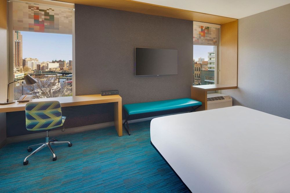 aloft, Room, 1 King Bed, Non Smoking, River View