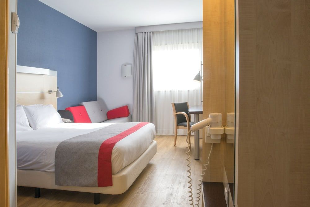 Standard Room, 1 Queen Bed, Accessible