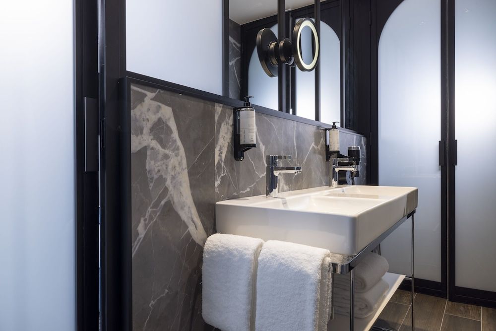 undefined Hotel de France Gare de Lyon Bastille 10