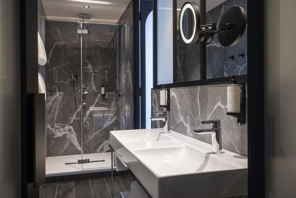 undefined Hotel de France Gare de Lyon Bastille 9