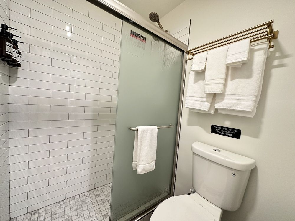 Bay Inn of Petoskey Lake View Double Queen Suite 29