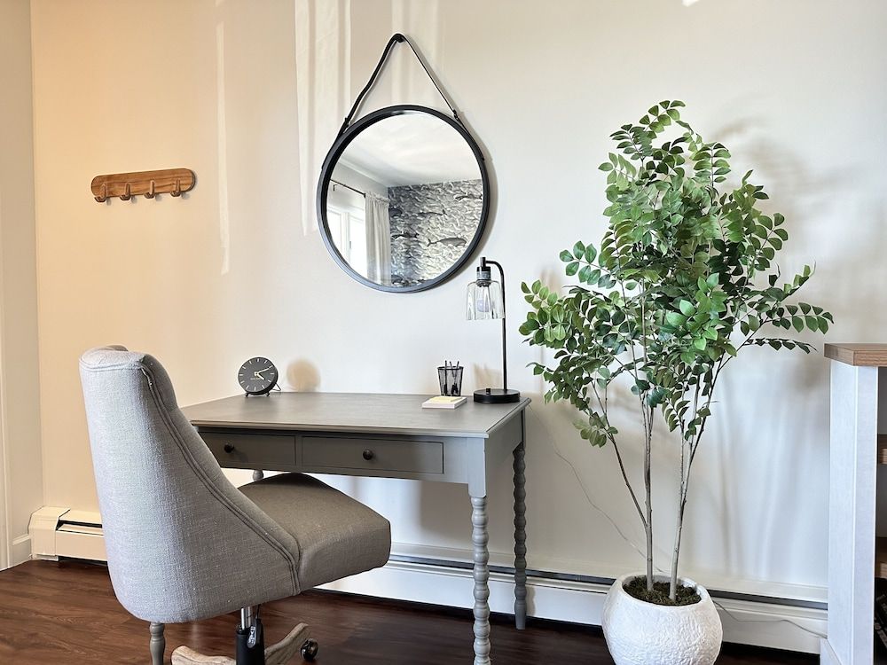 Bay Inn of Petoskey Lake View Double Queen Suite 37