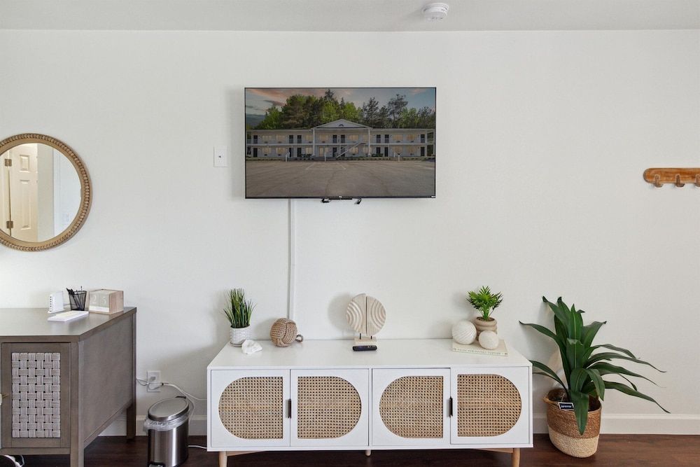 Bay Inn of Petoskey Lake View Double Queen Suite 35