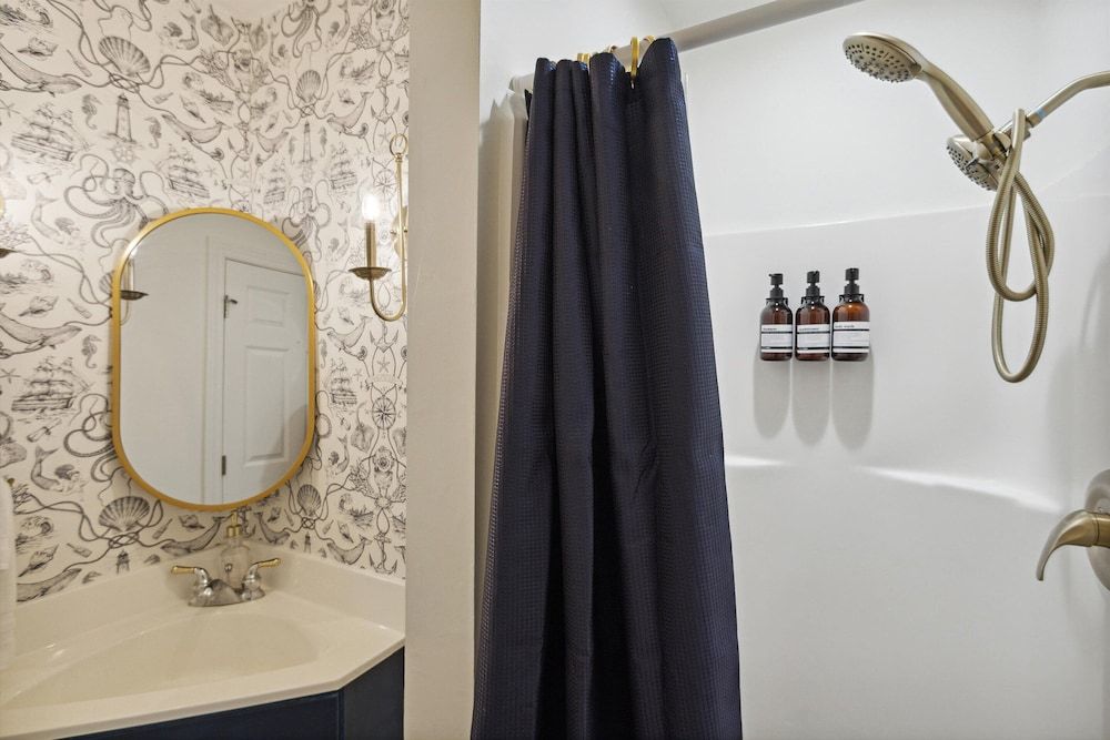 Bay Inn of Petoskey Luxury House 18