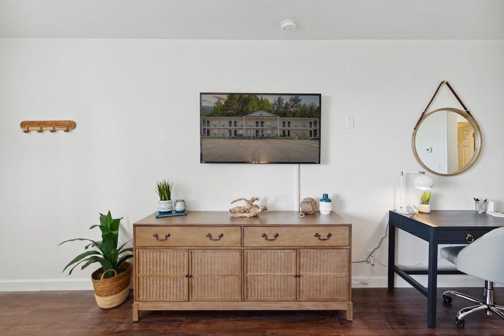 Bay Inn of Petoskey Lake View Double Queen Suite 40