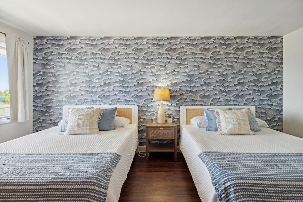 Bay Inn of Petoskey Lake View Double Queen Suite 19