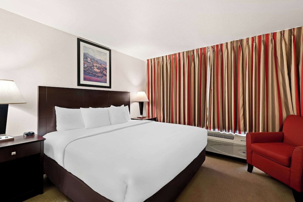 Suite, 1 King Bed, Non Smoking