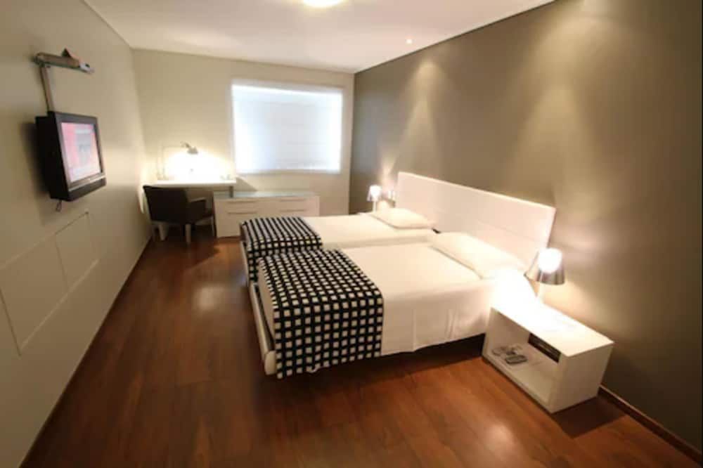 Regency Golf - Hotel Urbano Deluxe Triple Room, Garden View 4