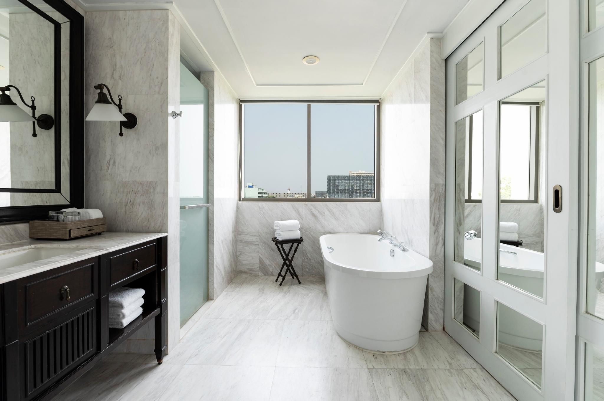 1 King Junior Suite Pool View