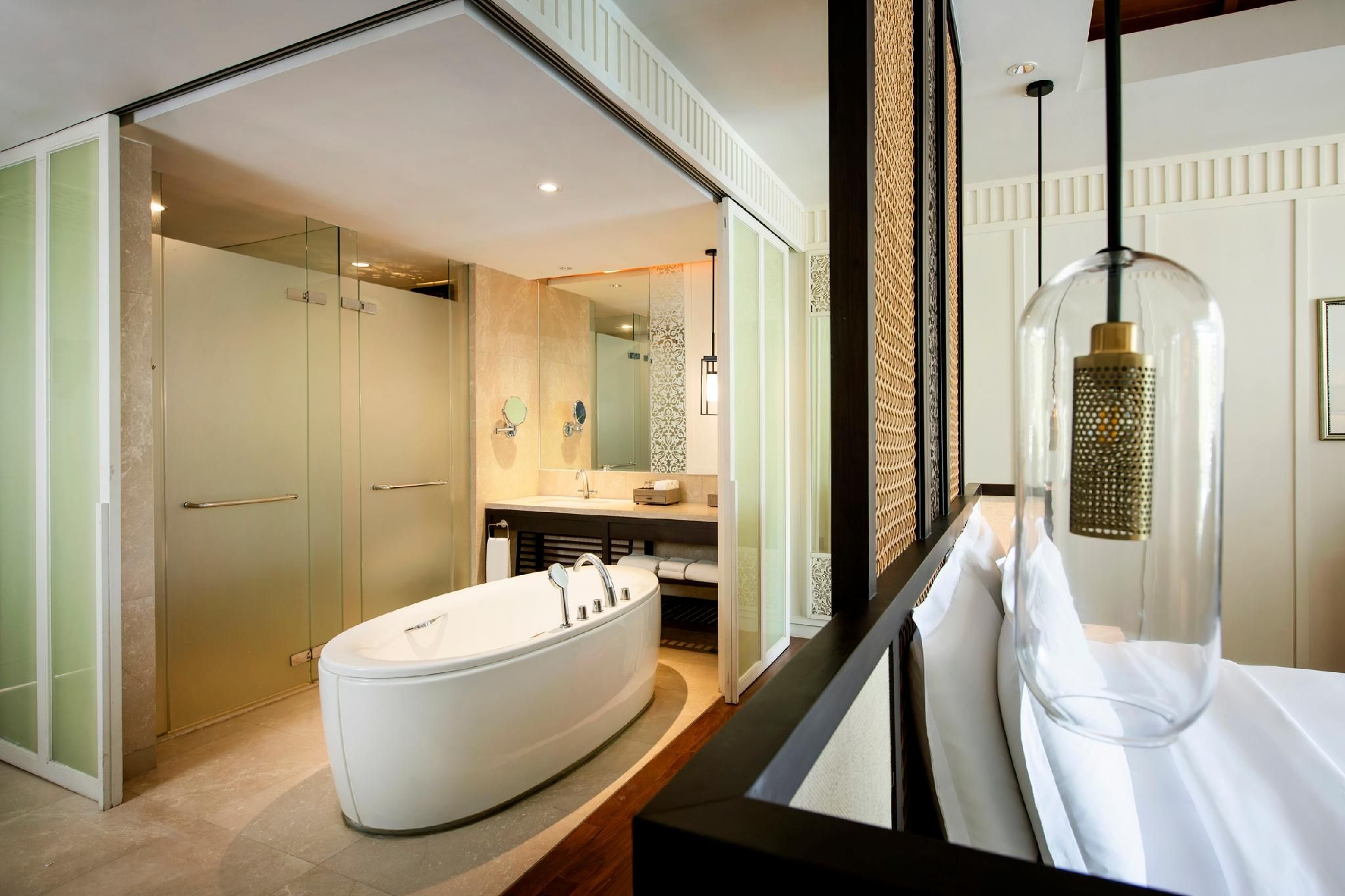 1 King Premium Pool View Room