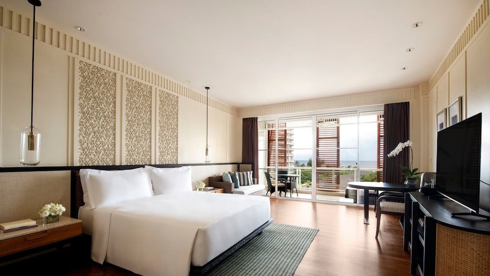 Club Room, 1 King Bed, Accessible, Ocean View (Club Lounge Access)