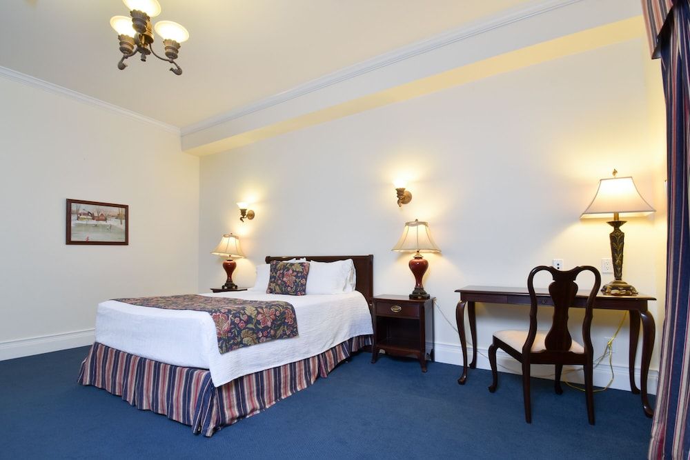 The Waring House Premium Room 2