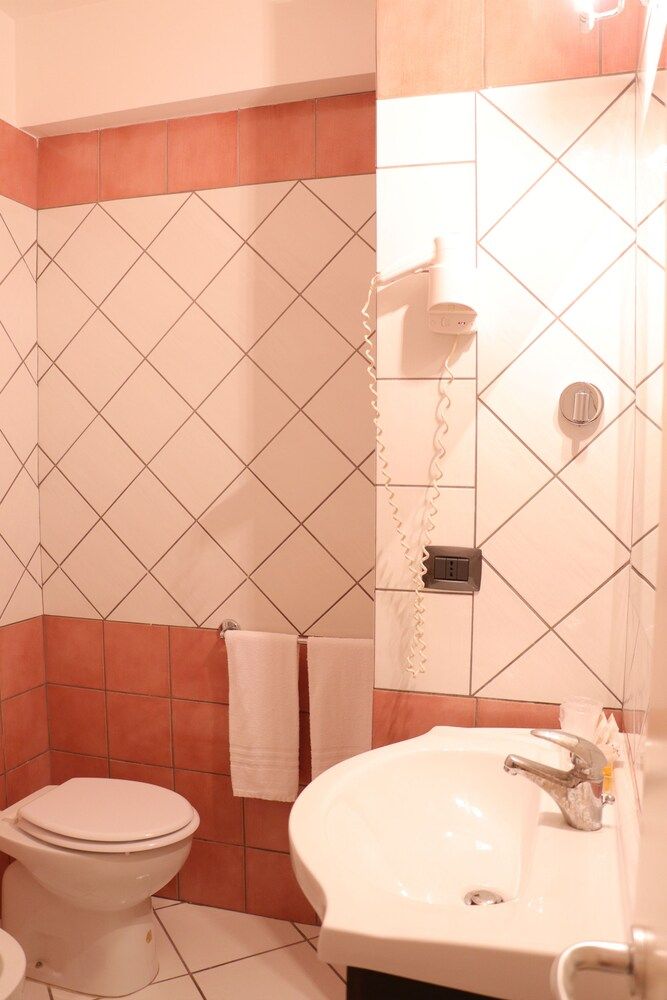 Hotel Ancora Family Room, Beach View 3