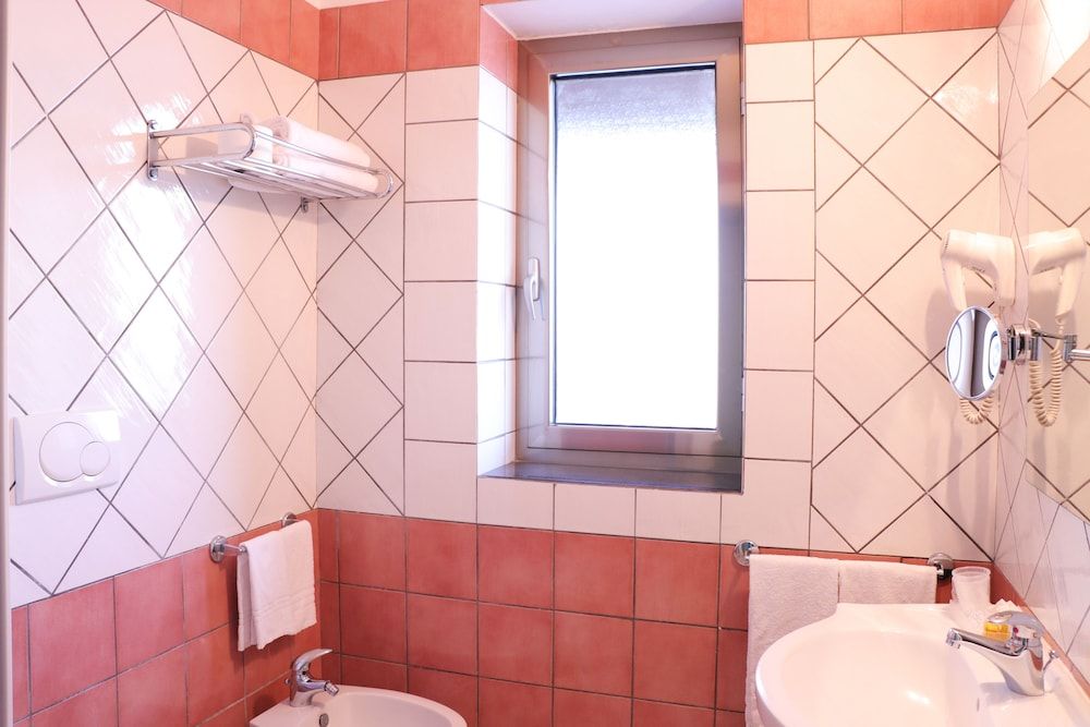 Hotel Ancora Family Room, Beach View 4