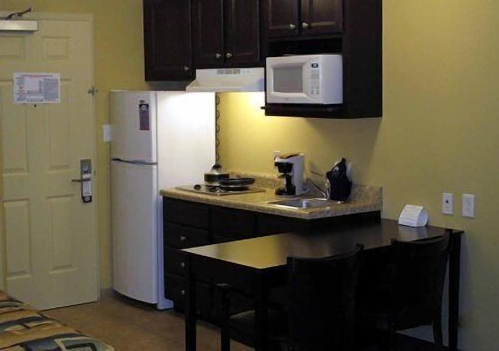 Room, 1 Queen Bed, Non Smoking (Efficiency, Cooktop in room)