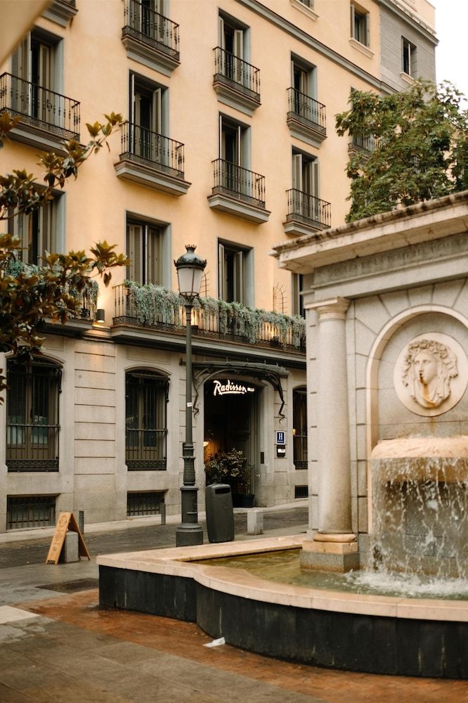 undefined Radisson Blu Hotel, Madrid Prado 10