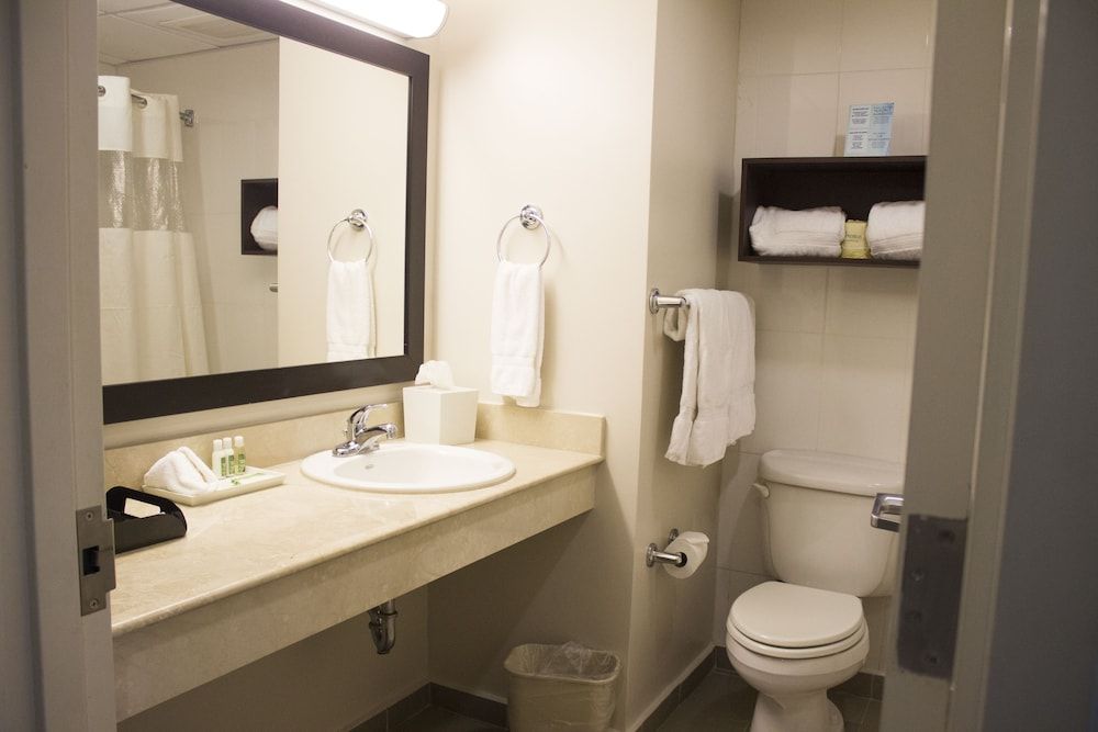 Costa Bahia Hotel & Convention Center Deluxe Room, 1 King Bed 5