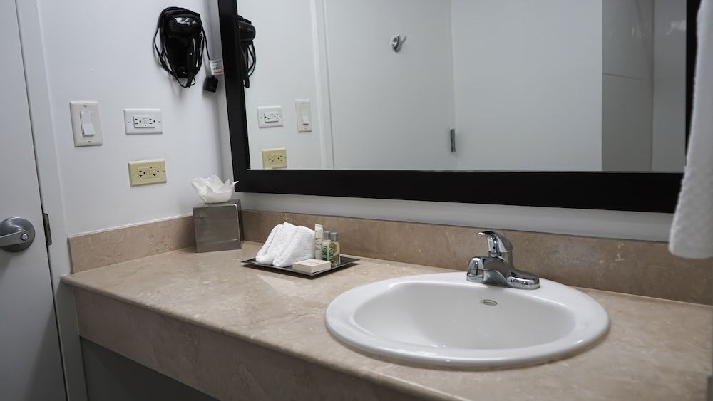 Costa Bahia Hotel & Convention Center Deluxe Room, 1 King Bed 6