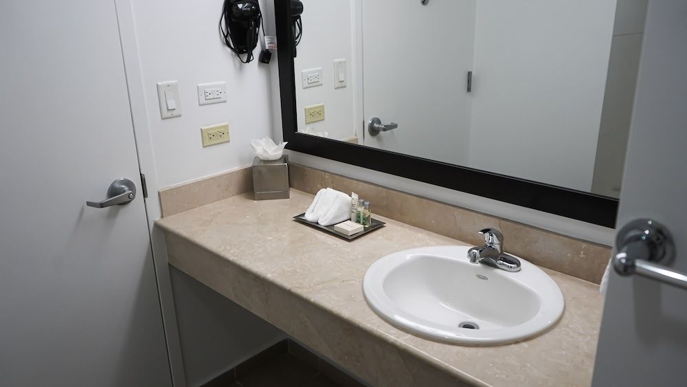 Costa Bahia Hotel & Convention Center Deluxe Double Room 6