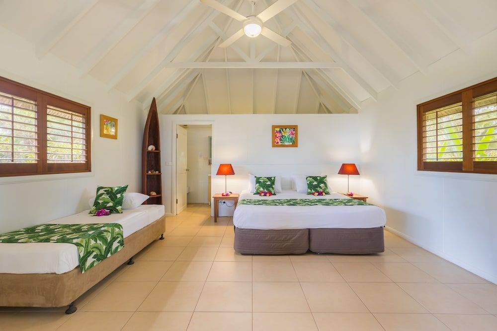 White Grass Ocean Resort Ocean View Bure (Triple)