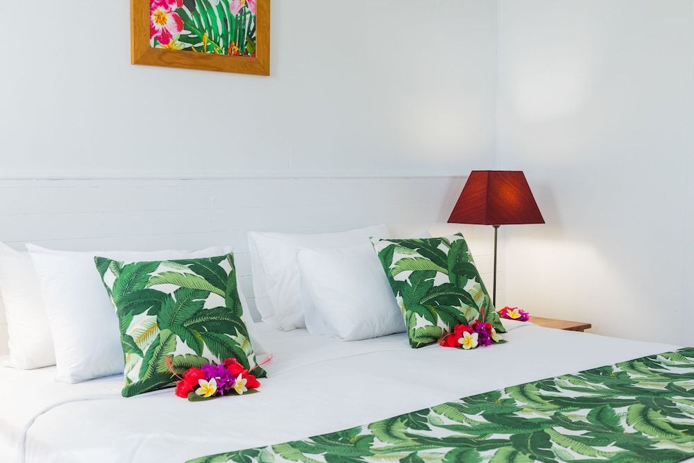 White Grass Ocean Resort Ocean View Bure (Triple) 3