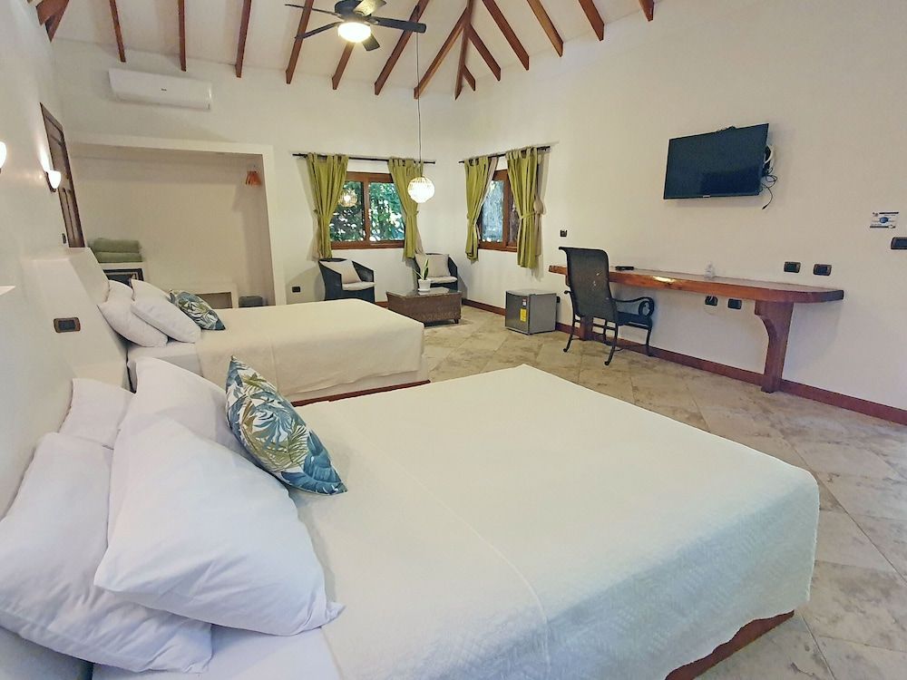 Junior Suite, 2 Queen Beds, Garden View