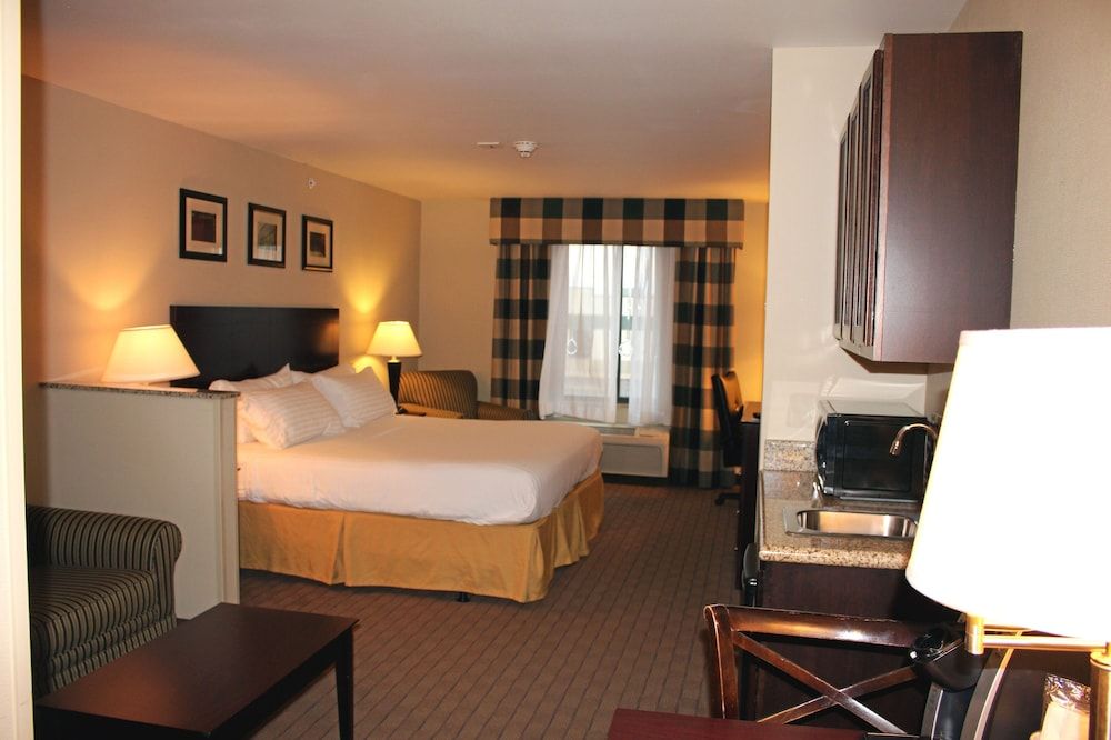 Suite, 1 King Bed, Accessible (Mobility)