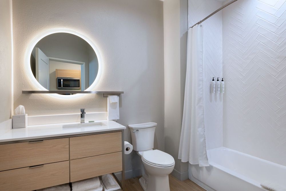 Suite, 1 Bedroom (Mobility/Hearing Accessible, Tub)
