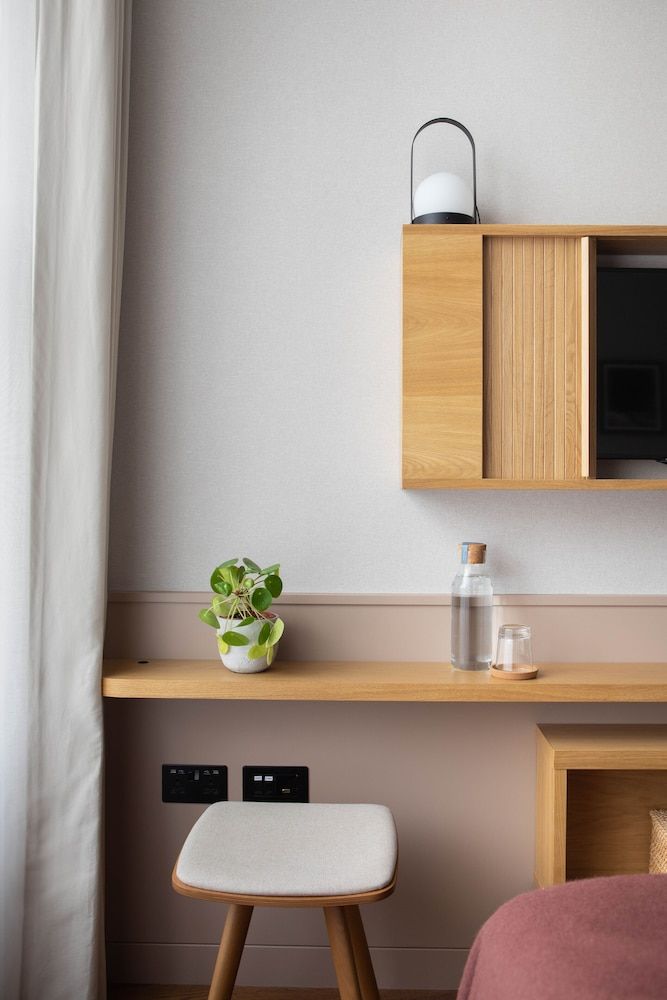 Inhabit Queen's Gardens, a Member of Design Hotels Cosy 4