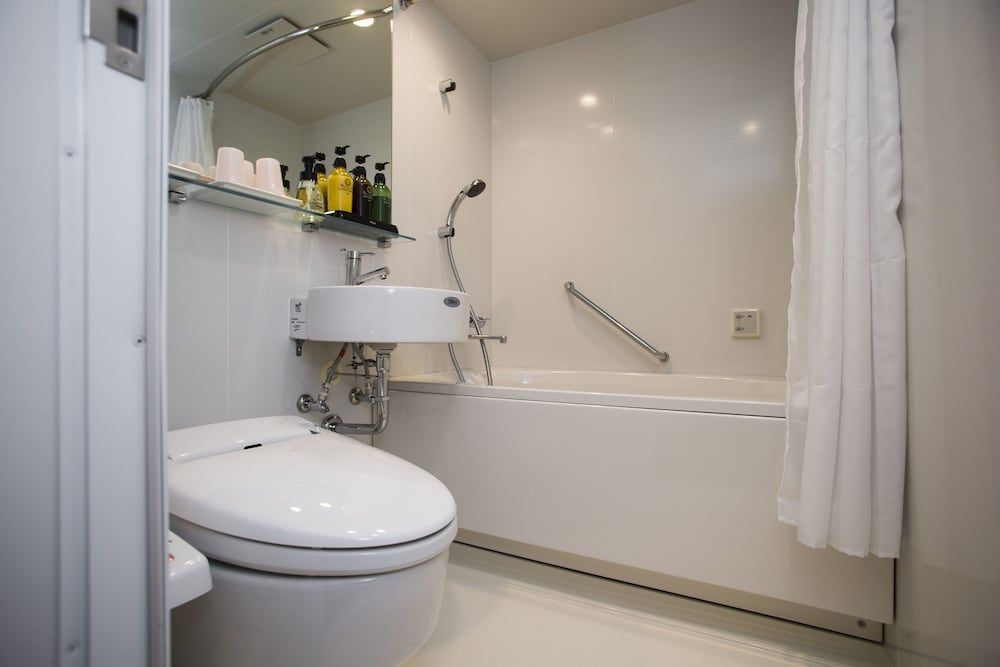 Shin-Osaka Station Hotel Annex Superior Quadruple Room, Non Smoking 4