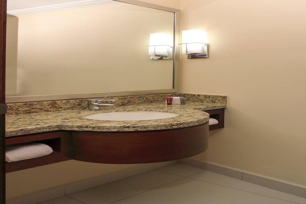 Aguascalientes Marriott Hotel Deluxe Room, 2 Double Beds 6