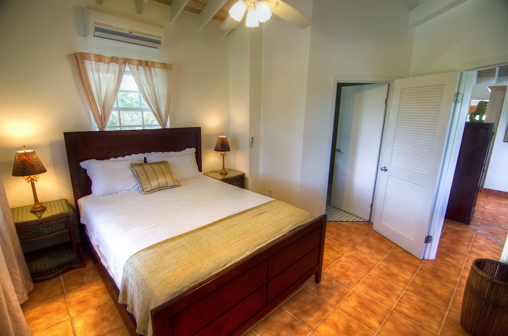 Deluxe Suite, 2 Bedrooms, Kitchen, Pool View