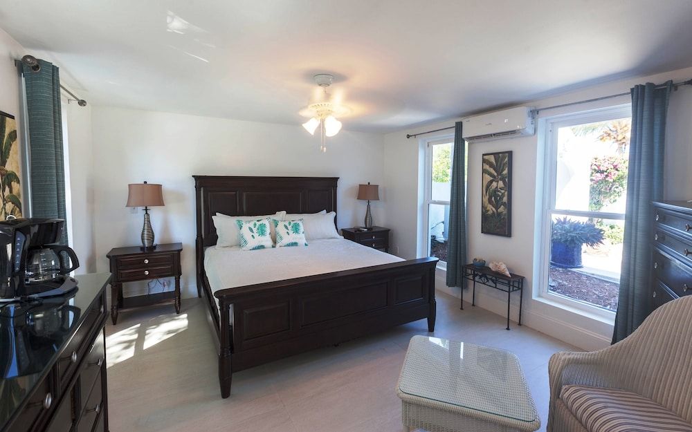 Standard Studio, 1 King Bed